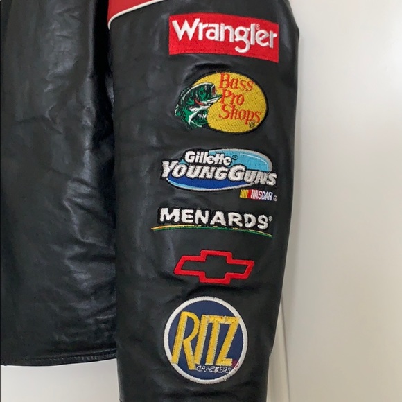 Wilson’s Leather - Picture 4 of 9